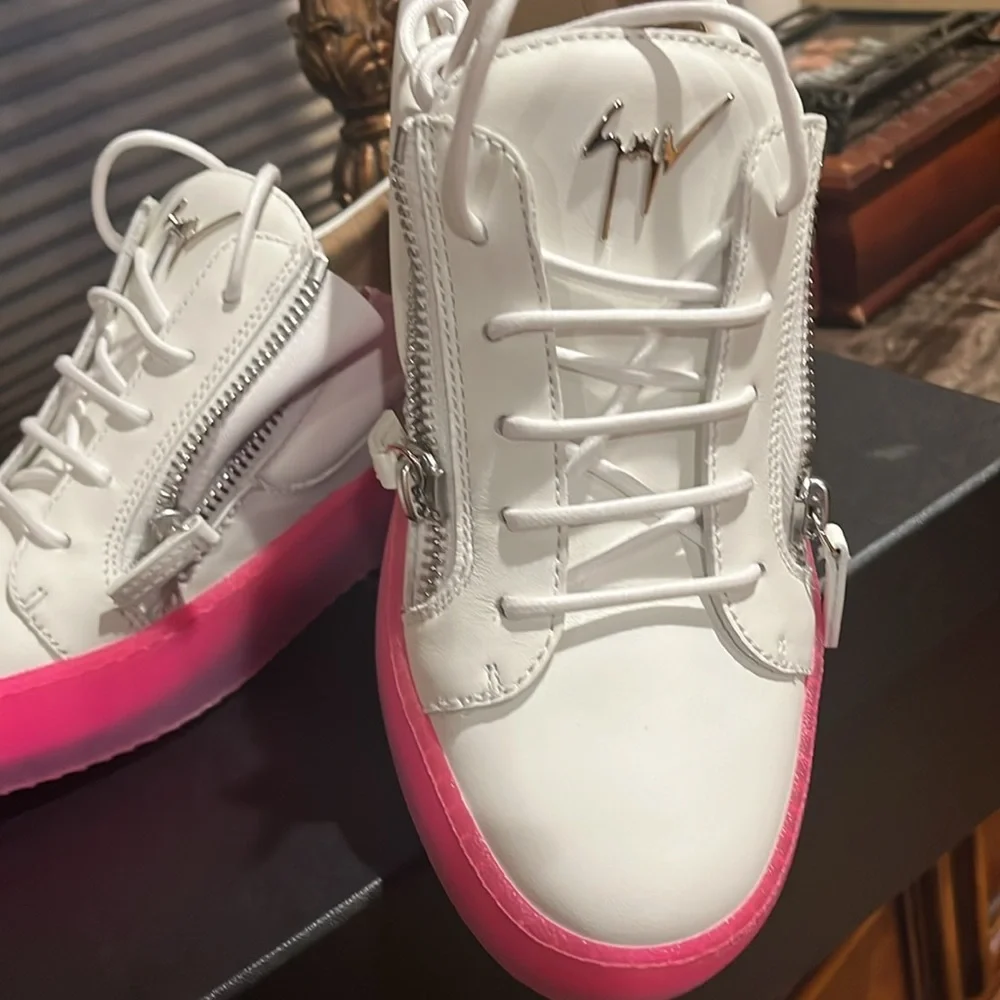 Giuseppe Zanotti size 41 pink bottom white sneaker. W-41 NWB - Picture 2 of 13